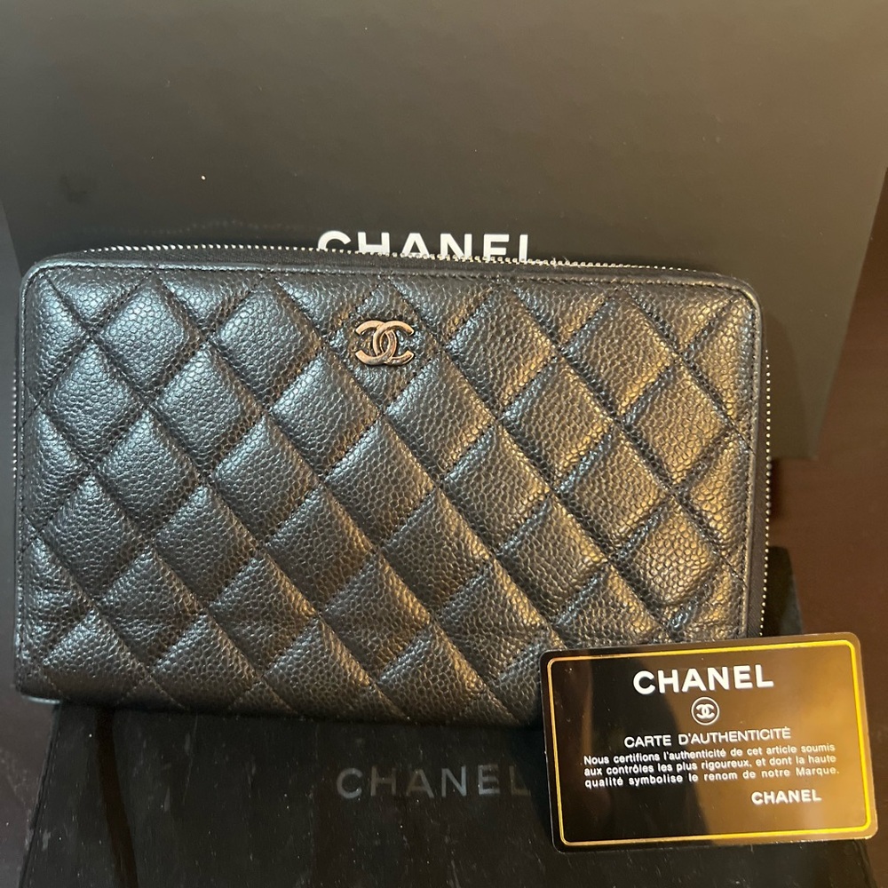 CHANEL Black Quilted Leather Wallet